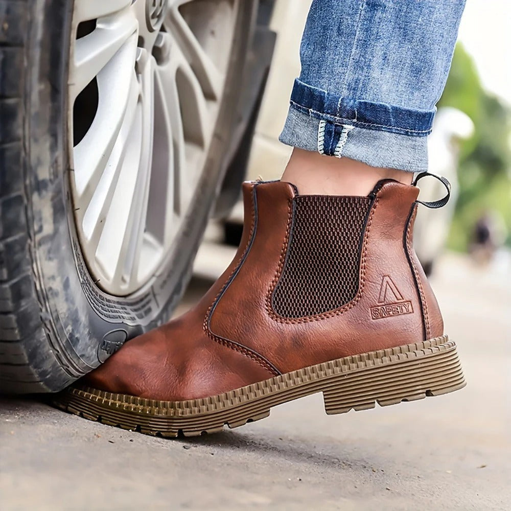 Nord8019 schoen van rubber – geplaatst in een interieur
