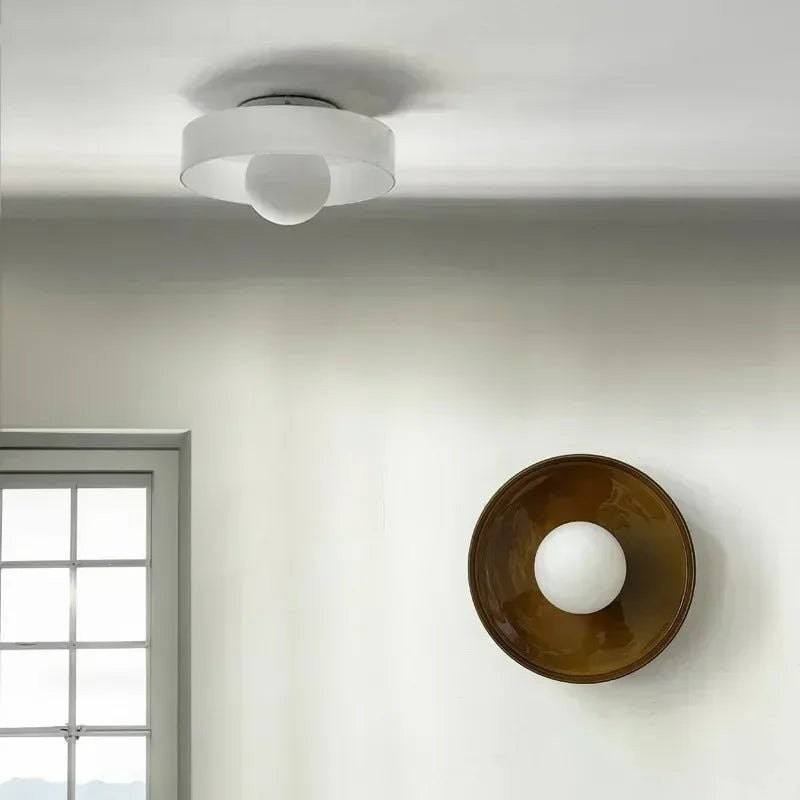 Nord8393 plafondlamp van high-quality, sustainable glas – in een woonkamer