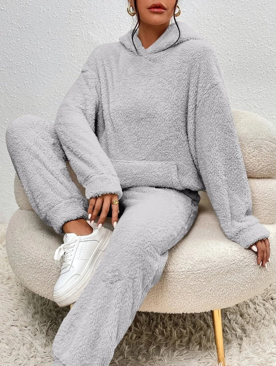 Nord9323 pyjamaset van polyester – sfeerbeeld in huis