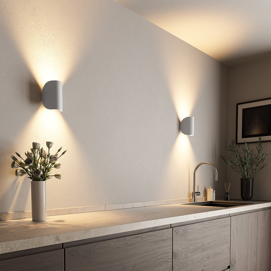 Norvela wandlamp van hoogwaardig aluminium – detail van de rand