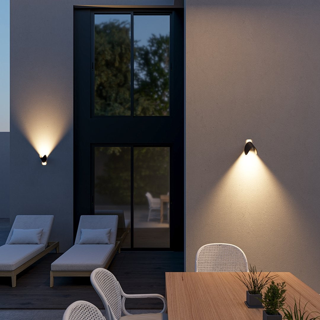 Norvela wandlamp van hoogwaardig aluminium – geplaatst in een interieur