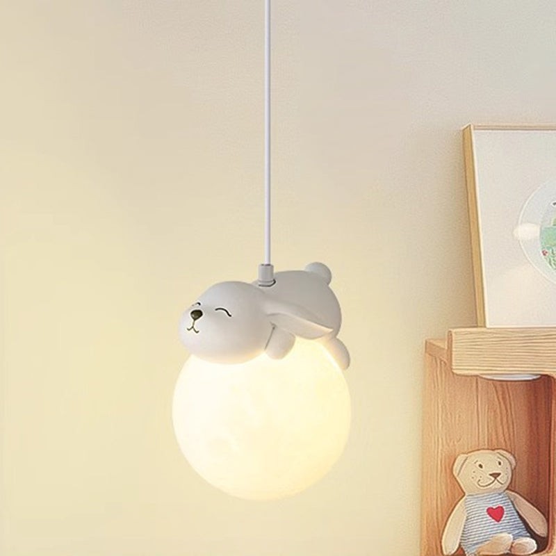 Salvik hanglamp van hardware, resin – close-up van het materiaal