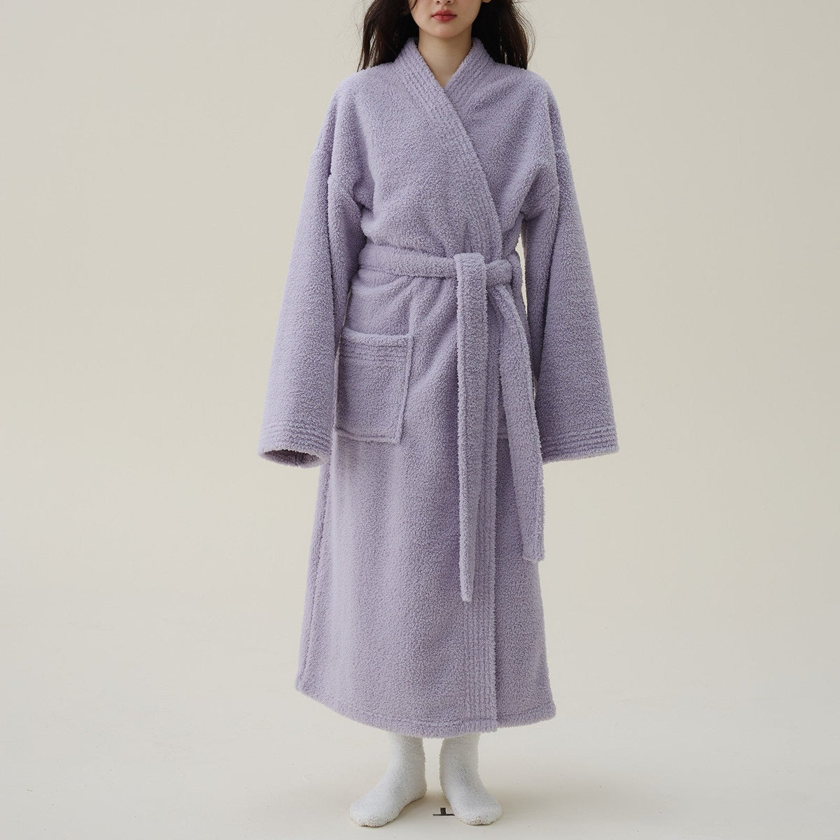 Selda badjas in paars van pluche fleece (flanel) – detailfoto van de afwerking