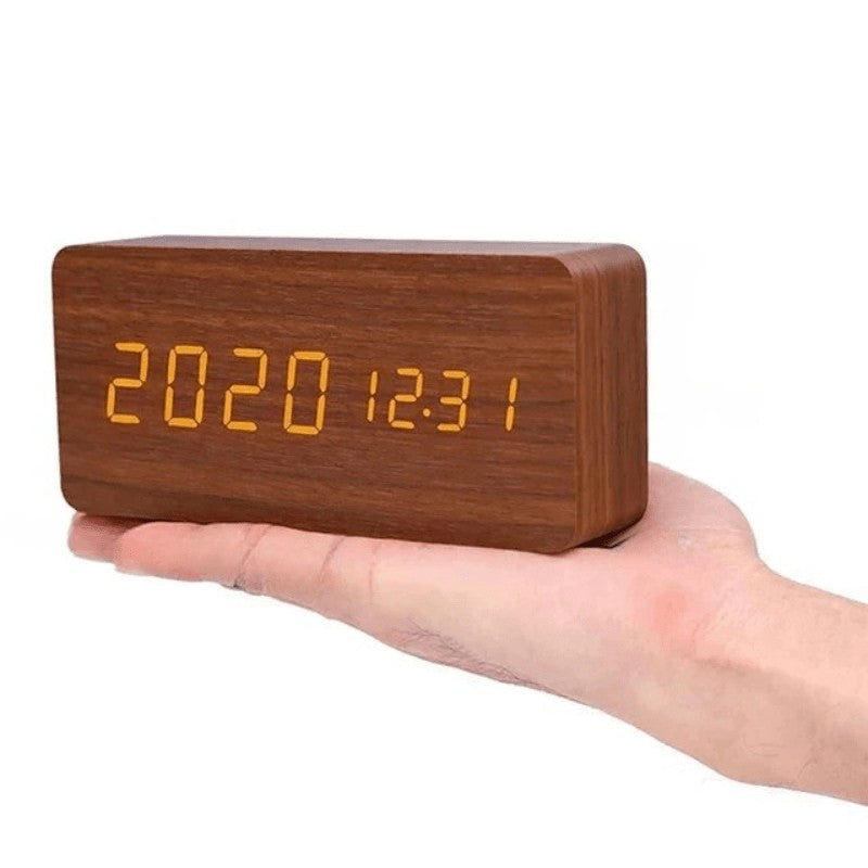 Solora horloge van high-quality hout for a natural look and durability – detailfoto van de afwerking