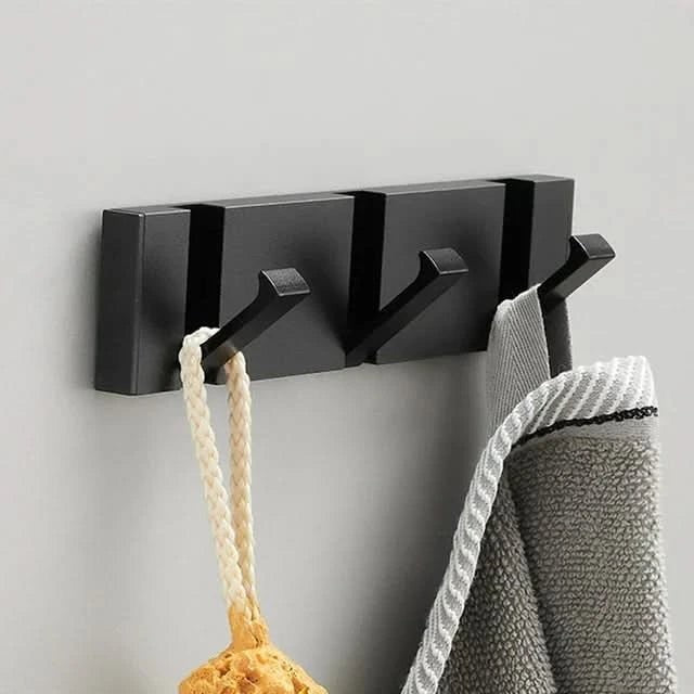Tolvik wandhaak van aerospace aluminum for stability and durability – geplaatst in een interieur