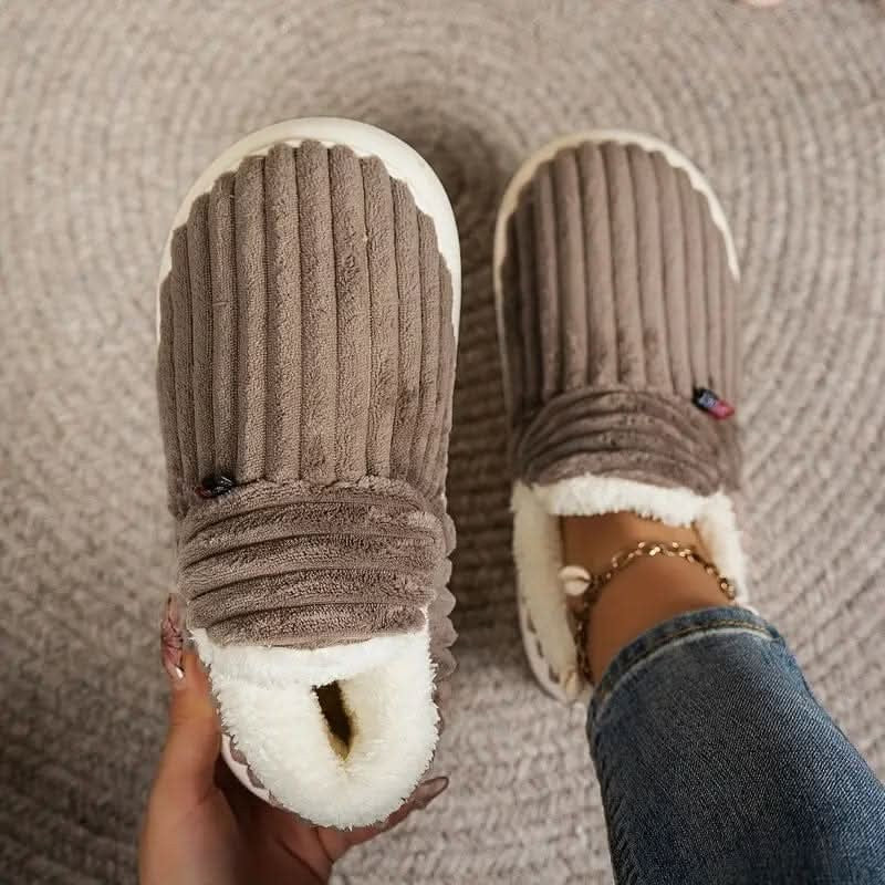 Veldal pantoffel van microvezel outer fabric, plush lining – close-up van het materiaal