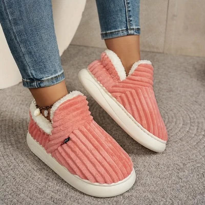 Veldal pantoffel in bruin van microvezel outer fabric, plush lining – zijaanzicht