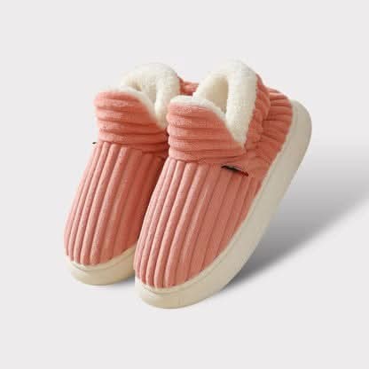 Veldal pantoffel van microvezel outer fabric, plush lining – geplaatst in een interieur
