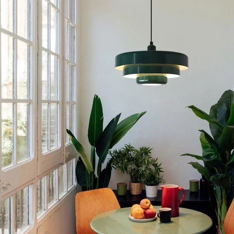 Yravik hanglamp in oranje van metaal with matte finish – in een woonkamer