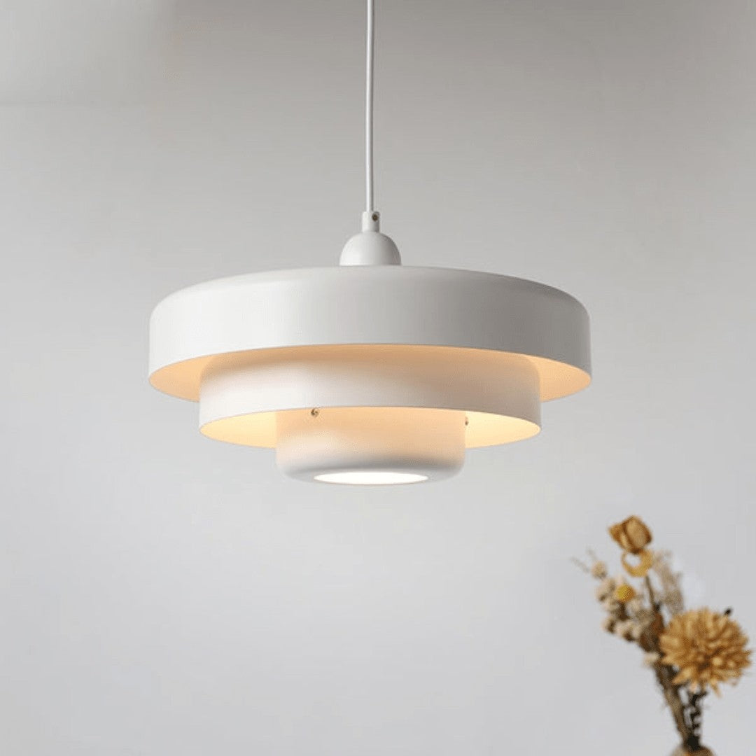 Yravik hanglamp in geel van metaal with matte finish – sfeerbeeld in huis