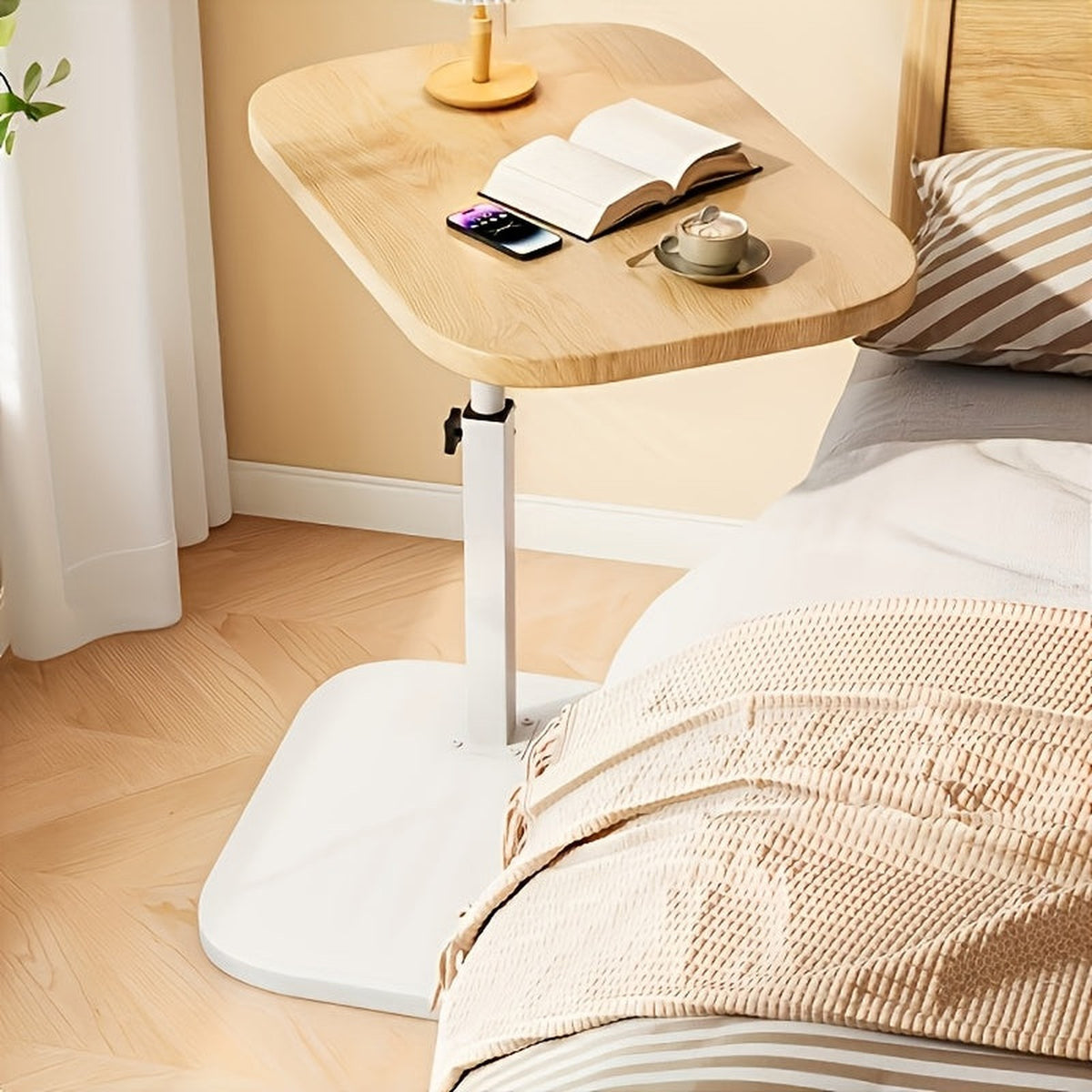 zijtafel in beige van hout en metaal – detailfoto van de afwerking